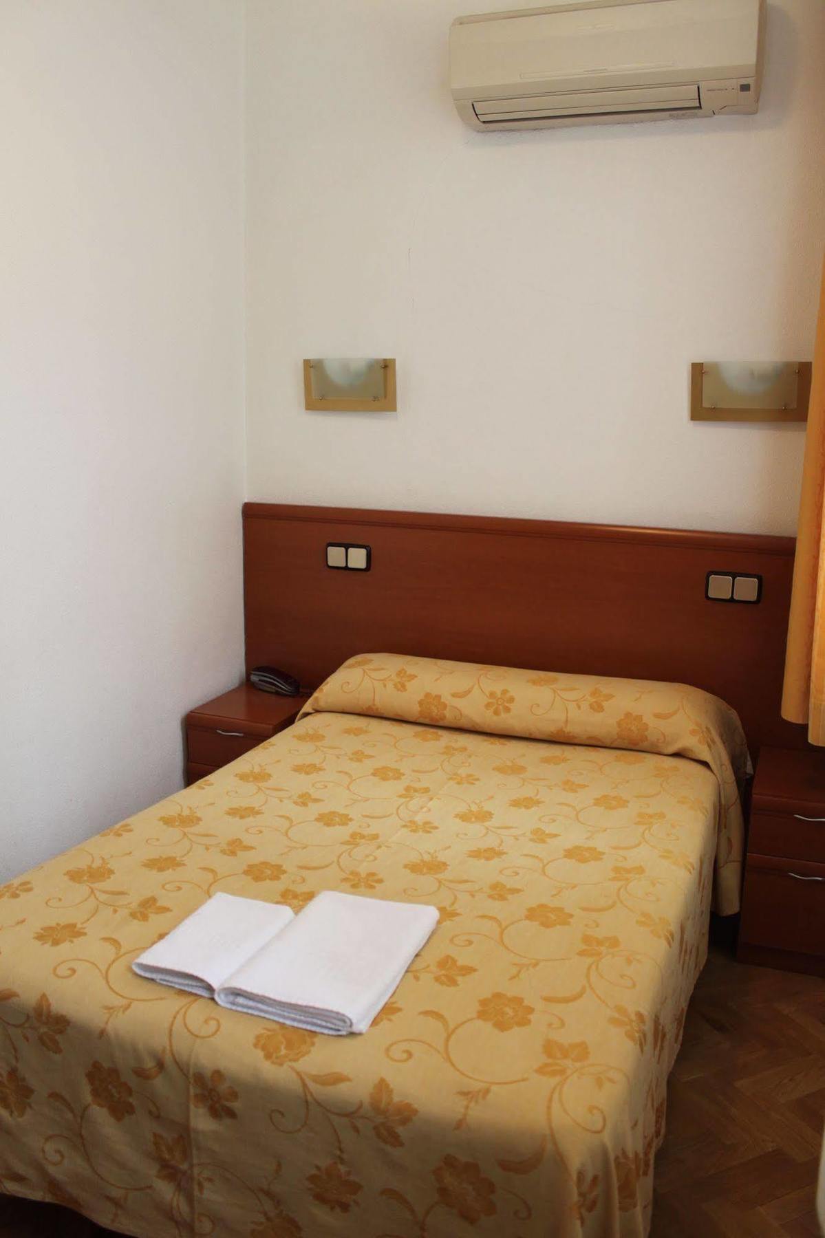 Hostal Jerez マドリード エクステリア 写真